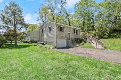 11 Donna Dr, Norwalk CT 06854-1331 exterior