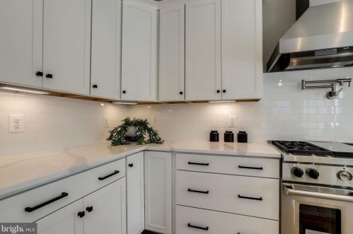 2733 1 St, Arlington VA 22203-2639 exterior