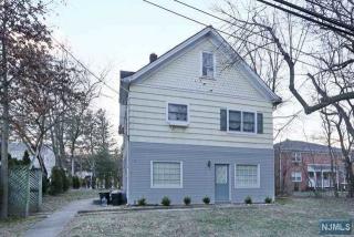 7 Spruce St, Oakland, NJ 07436-1810