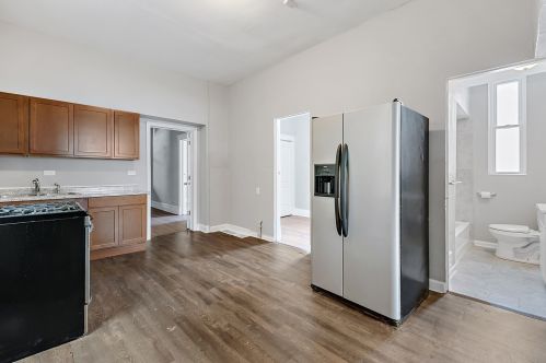 8444 Buffalo Ave, Chicago IL  60617-2609 exterior