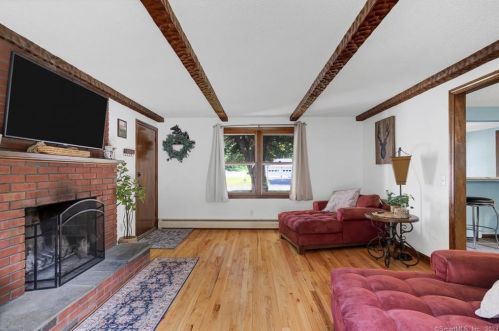 46 Eldridge St, Manchester CT 06040-5500 exterior