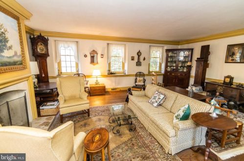 1110 Paxon Holw Rd, Media PA 19063-1116 exterior