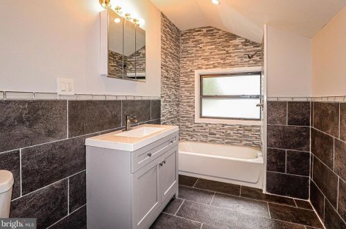 635 Parkway Ave, Trenton NJ  08618-2723 exterior