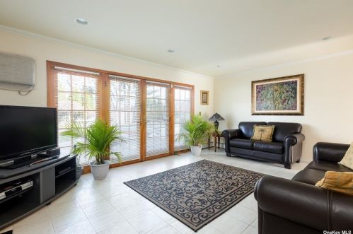 29 Wesleyan Rd, Commack NY 11725-2519 exterior