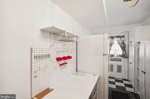 7641 Miller Fall Rd, Rockville MD 20855-1165 exterior