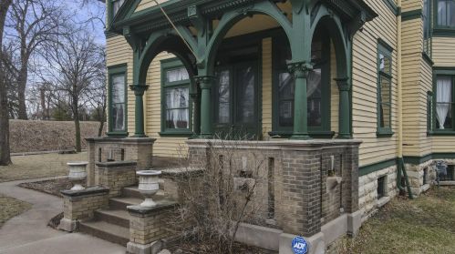 2126 Juneau Ave, Milwaukee WI 53233-1119 exterior