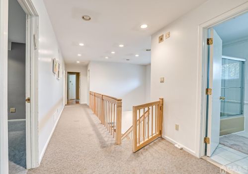 4 Fairhill Rd, Edison NJ 08817-2962 exterior