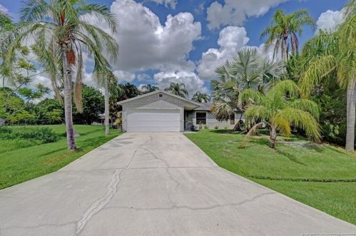 205 Christmas Ter, Fort Pierce, FL 34984-4434