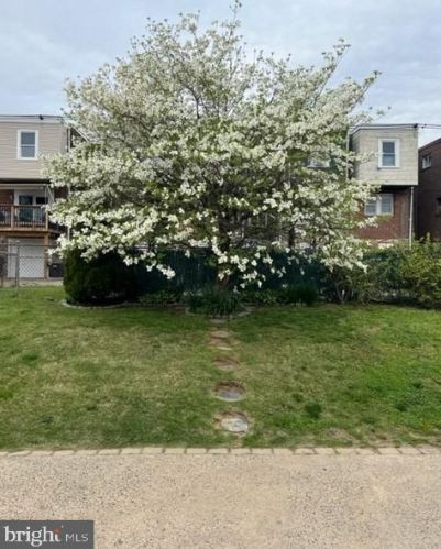 7158 Erdrick St, Philadelphia PA 19135-2602 exterior