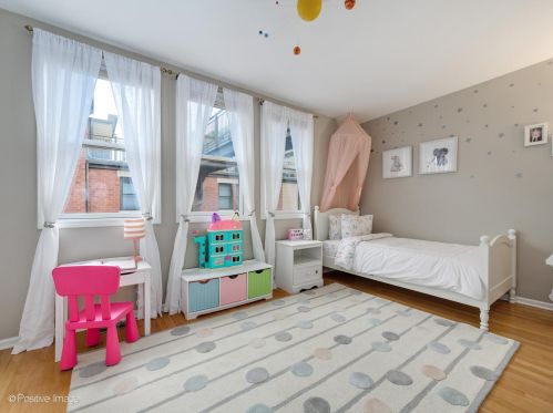 1009 Kingsbury St, Chicago IL 60610-3772 exterior