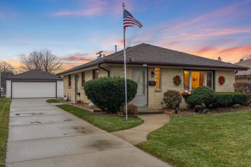 7111 Oklahoma Ave, Milwaukee, WI 53219-2945