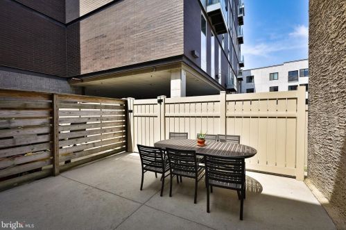 213 Green St, Philadelphia PA exterior