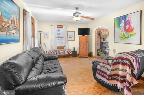 221 Locust St, Hanover PA  17331-2617 exterior