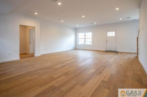 20 Kenmore Rd, Edison NJ 08817-4044 exterior