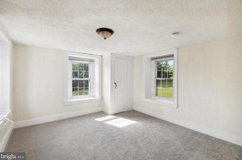 2261 Valley Rd, Huntingdon Valley PA  19006-6005 exterior