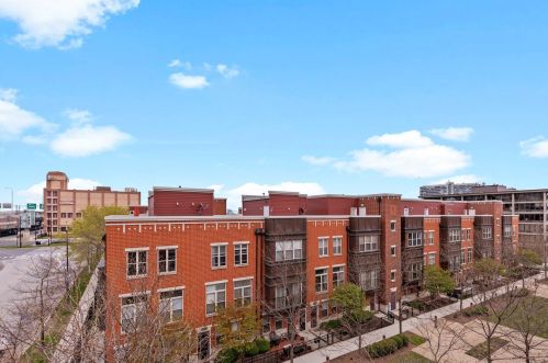 2502 Calumet Ave, Chicago IL  60616-2439 exterior