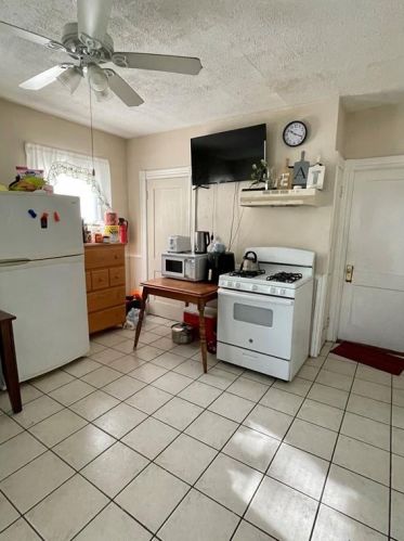 15 Julian St, Providence RI 02909-2715 exterior