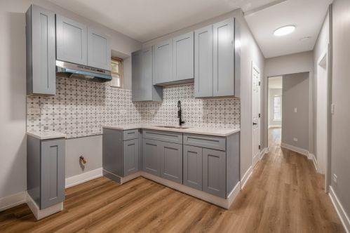 6804 Champlain Ave, Chicago IL 60637-4115 exterior