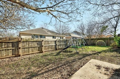 7905 Bramble Bush Dr, Austin TX exterior