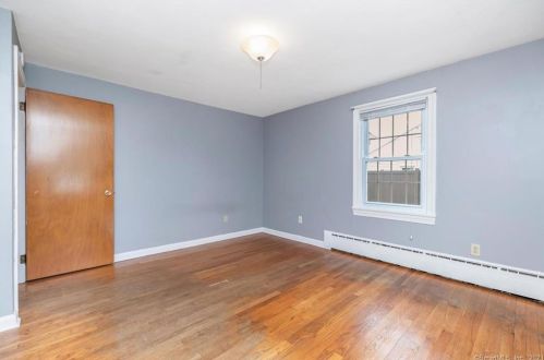 15 Longview Rd, Enfield CT 06082-4019 exterior