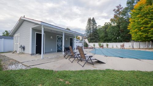 1666 Princess Ln, Meskegon MI 49445-1739 exterior