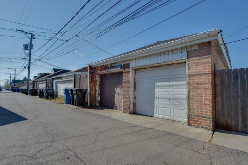 4327 Sacramento, Chicago IL 60655-2302 exterior