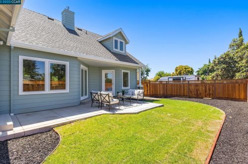 1711 Berrywood Dr, Concord CA 94521-2142 exterior