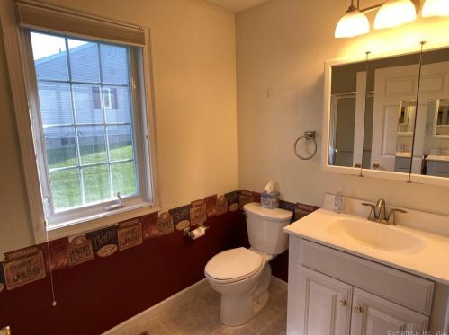 115 Dibble Hollow Ln, Windsor Locks CT  06096-2731 exterior