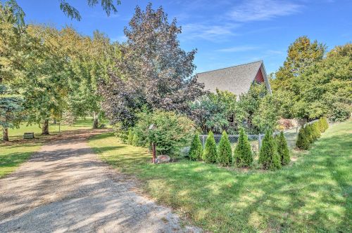 305 Divine Hwy, Portland, MI 48875-1232