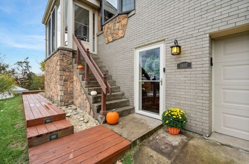 1107 Queensbury St, Pittsburgh, PA 15205-3728