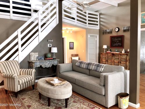 6856 118 Ave, Fennville MI 49408-9766 exterior