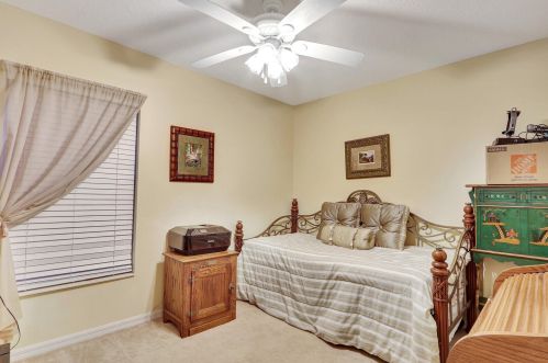 502 Ferris Dr, Fort Pierce FL 34983-8630 exterior