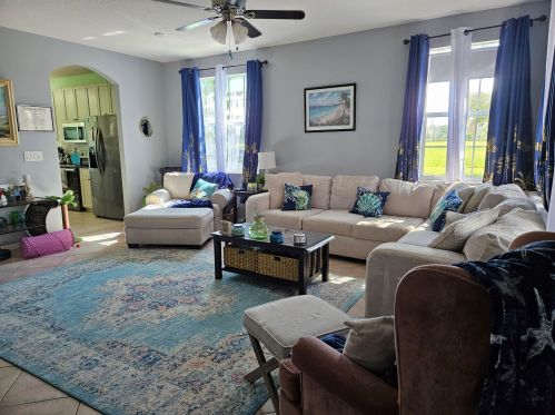 2125 Glen Ridge Dr, Fort Pierce FL  34952-8023 exterior