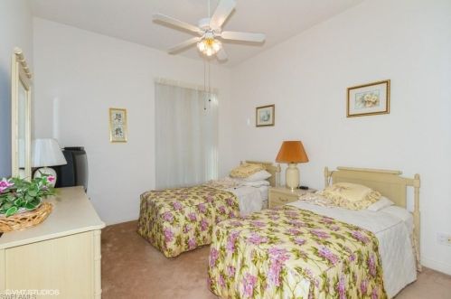 4328 Montalvo Ct, Naples FL 34109-1375 exterior