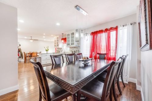 31 Ravenwood St, Springfield MA 01119-2202 exterior