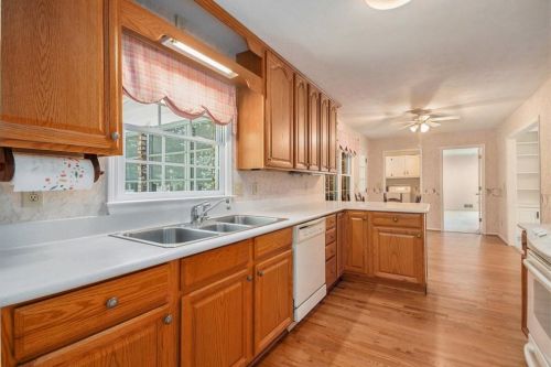 4092 Gladney Dr, Atlanta GA 30340-4720 exterior