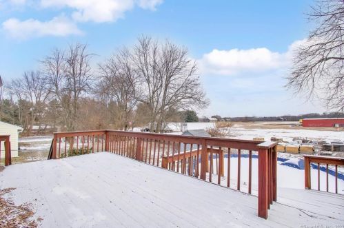 18 Grv St, Enfield CT 06082-4755 exterior