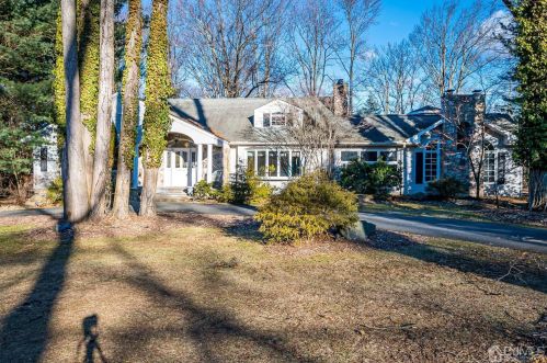 16 Southfield Rd, Edison, NJ 08820-3614