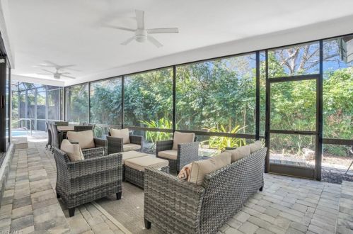 155 Old Tamiami Trl, Naples FL 34110-1170 exterior