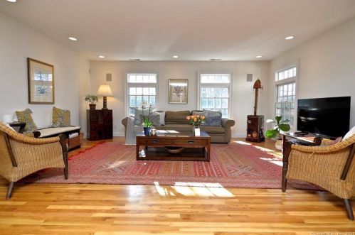 668 Ridgebury Rd, Ridgefield CT 06877-1117 exterior