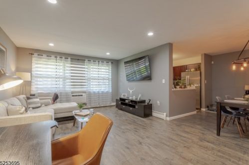 24 Woodedge Ave, Edison NJ exterior