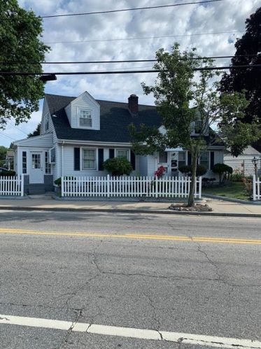 79 Killingly St, Providence, RI 02909-6039