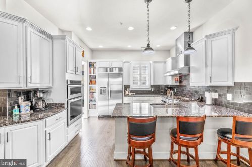 725 Custis Ave, Alexandria VA 22301-1422 exterior