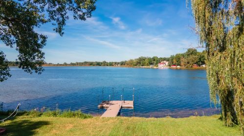 15404 Park Lake Rd, East Lansing MI 48823-3864 exterior