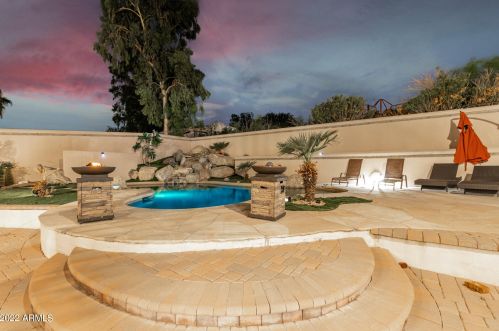 13816 18th St, Phoenix AZ 85022-2878 exterior