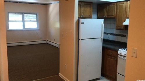 1040 Burke Ave, Bronx NY  10469-3804 exterior