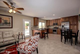 3223 Mescal St, Phoenix AZ  85028-2704 exterior