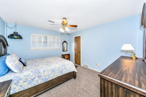 1909 Grn Oaks Dr, Irving TX 75061-2138 exterior