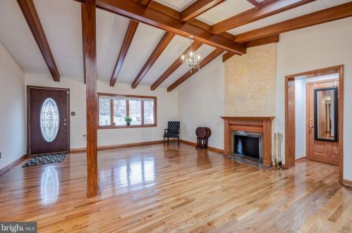 3405 Sunny Vw, Alexandria VA 22309-1911 exterior