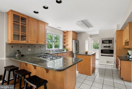 1423 Crestridge Dr, Silver Spring MD 20910-1535 exterior